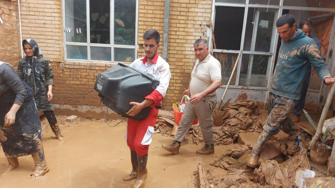 امدادرسانی ۱۰۰ امدادگر هلالاحمر چهارمحال و بختیاری در سیل بارده/ 4 هزار سیلزده امدادرسانی شدند